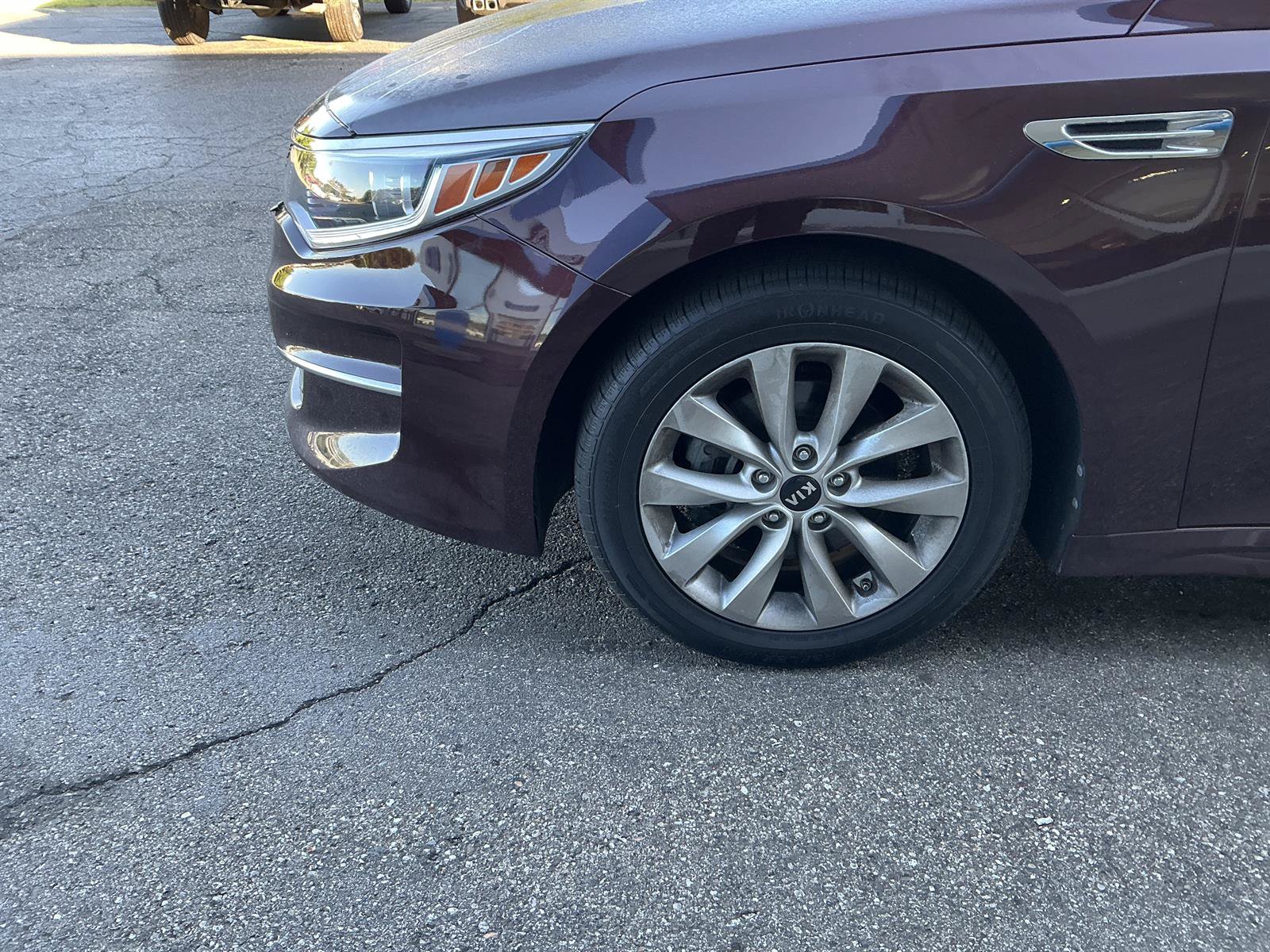 Used 2018 Kia Optima LX w/ 17" Alloy Wheels Package FWD image 3