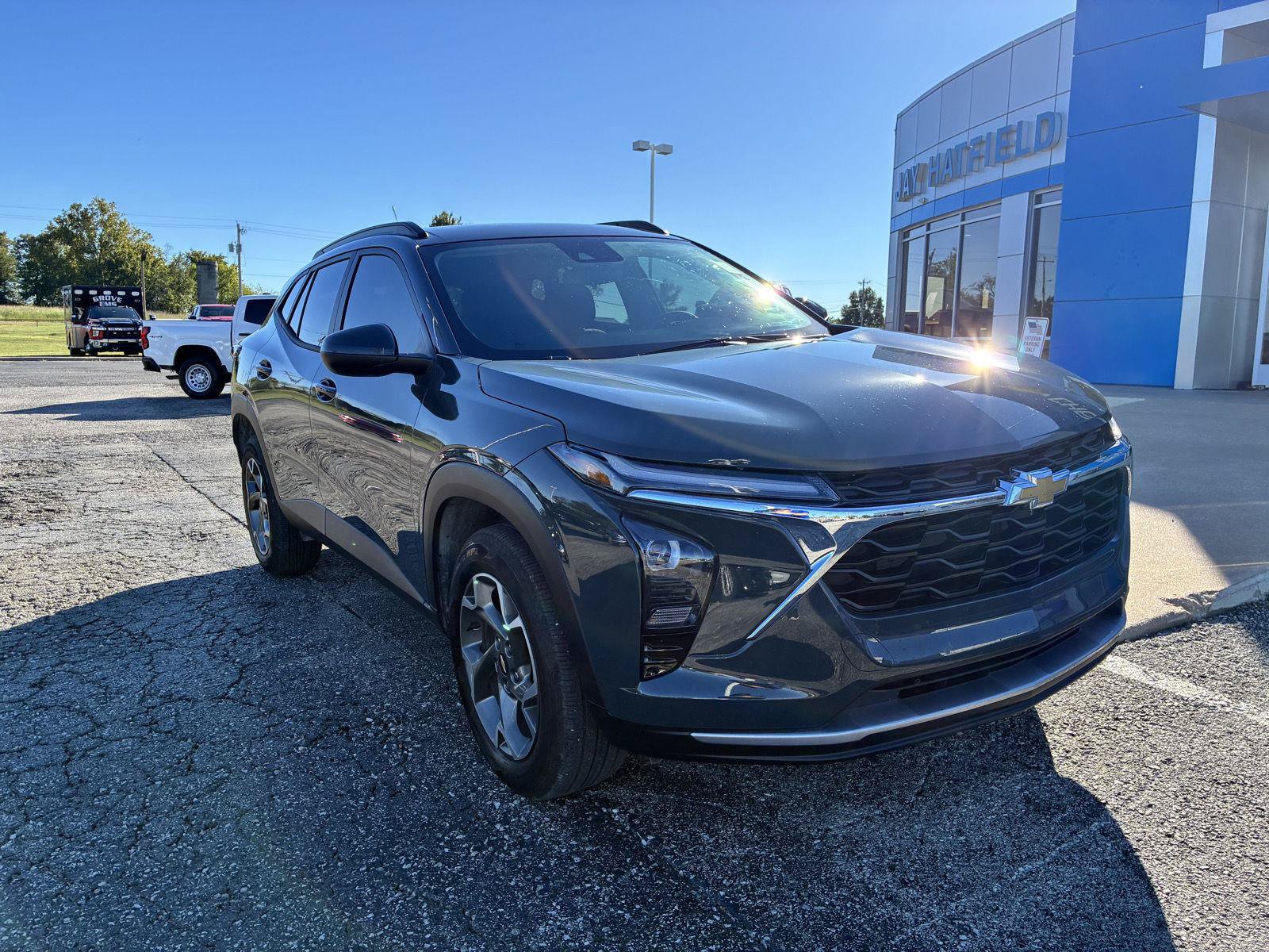 Used 2025 Chevrolet Trax LT w/ Driver Confidence Package FWD image 2