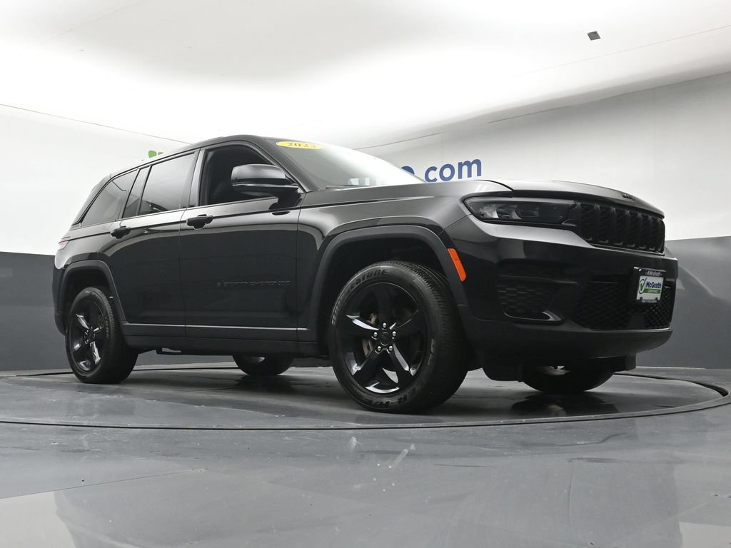 Used 2023 Jeep Grand Cherokee Altitude AWD/4WD image 27