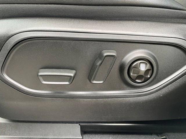 Used 2023 Jeep Grand Cherokee L Altitude AWD/4WD image 10