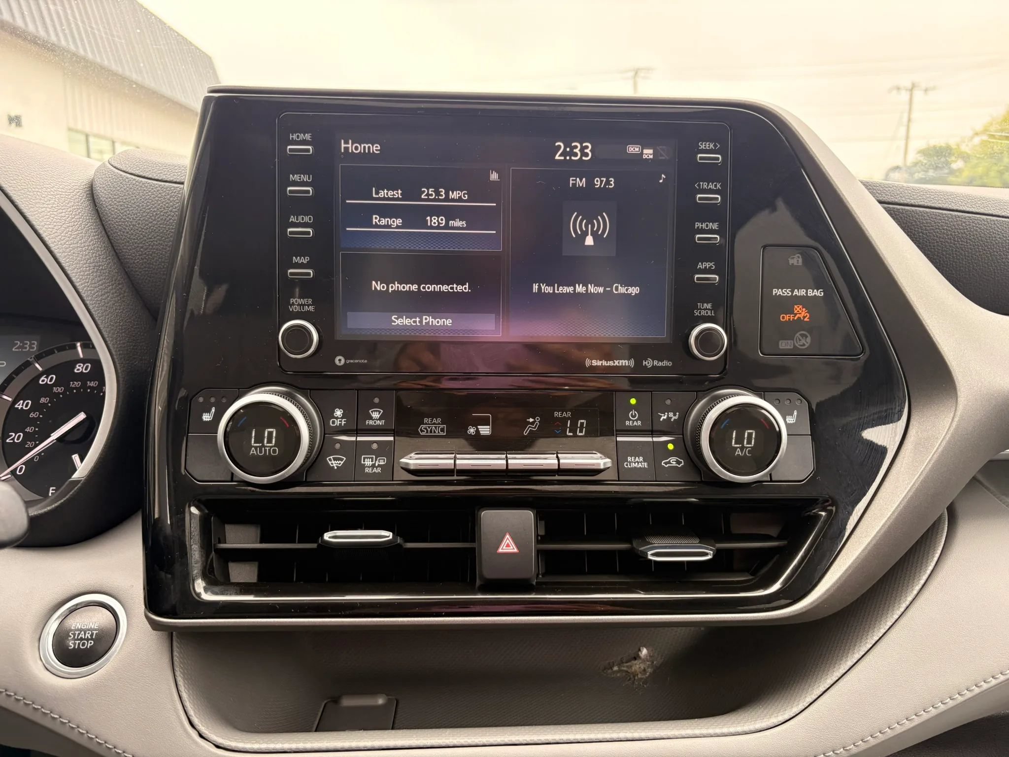 Used 2021 Toyota Highlander XLE AWD/4WD image 21