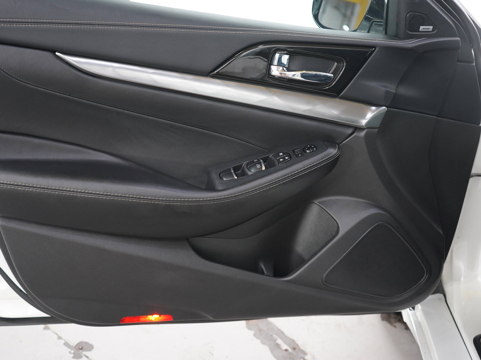 Used 2023 Nissan Maxima SL FWD image 17