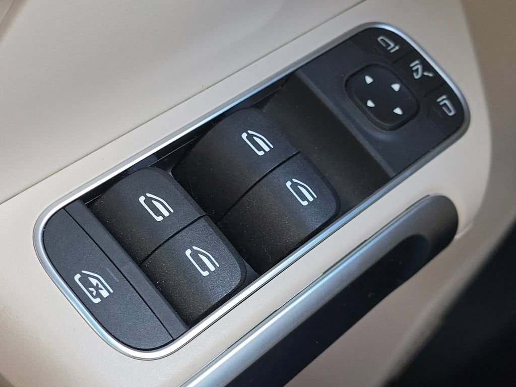 Used 2024 Mercedes-Benz GLB 250 GLB 250 image 25