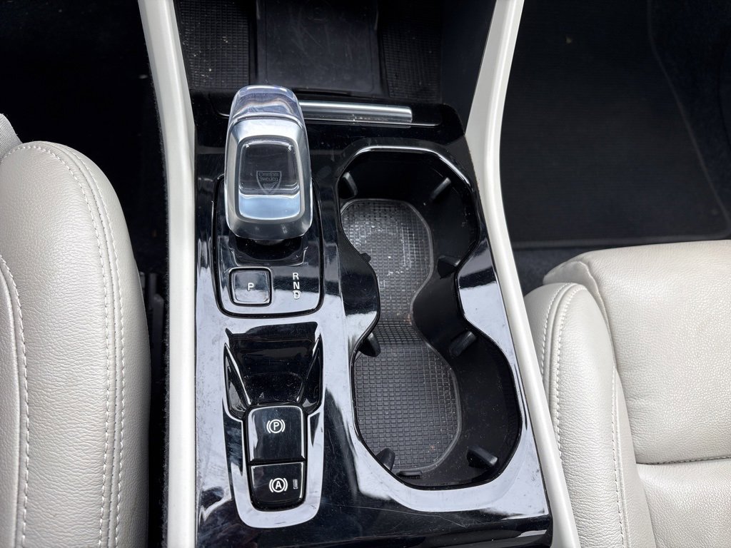 Used 2023 Volvo XC40 B4 Ultimate image 18