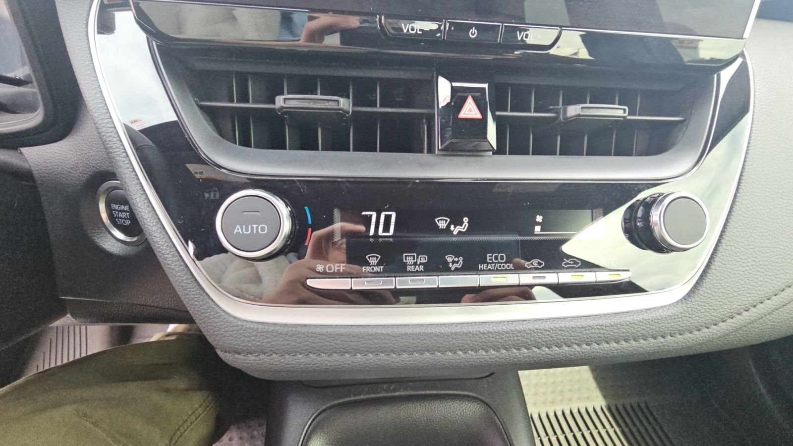 Certified 2025 Toyota Corolla SE image 17