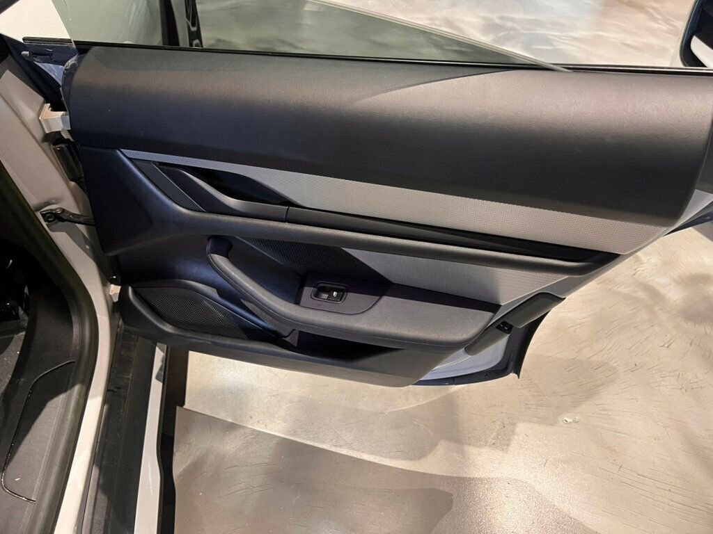Used 2023 Porsche Taycan RWD image 24