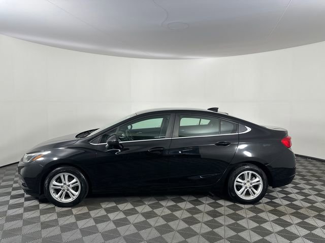 Used 2017 Chevrolet Cruze LT image 2