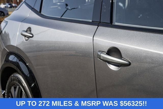 Used 2023 Nissan Ariya AWD image 17