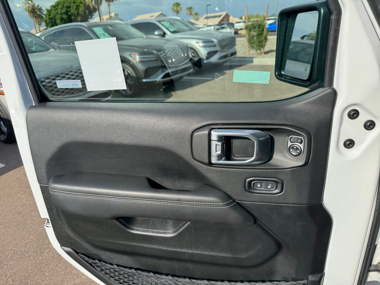 Used 2023 Jeep Wrangler Unlimited Sahara AWD/4WD image 13