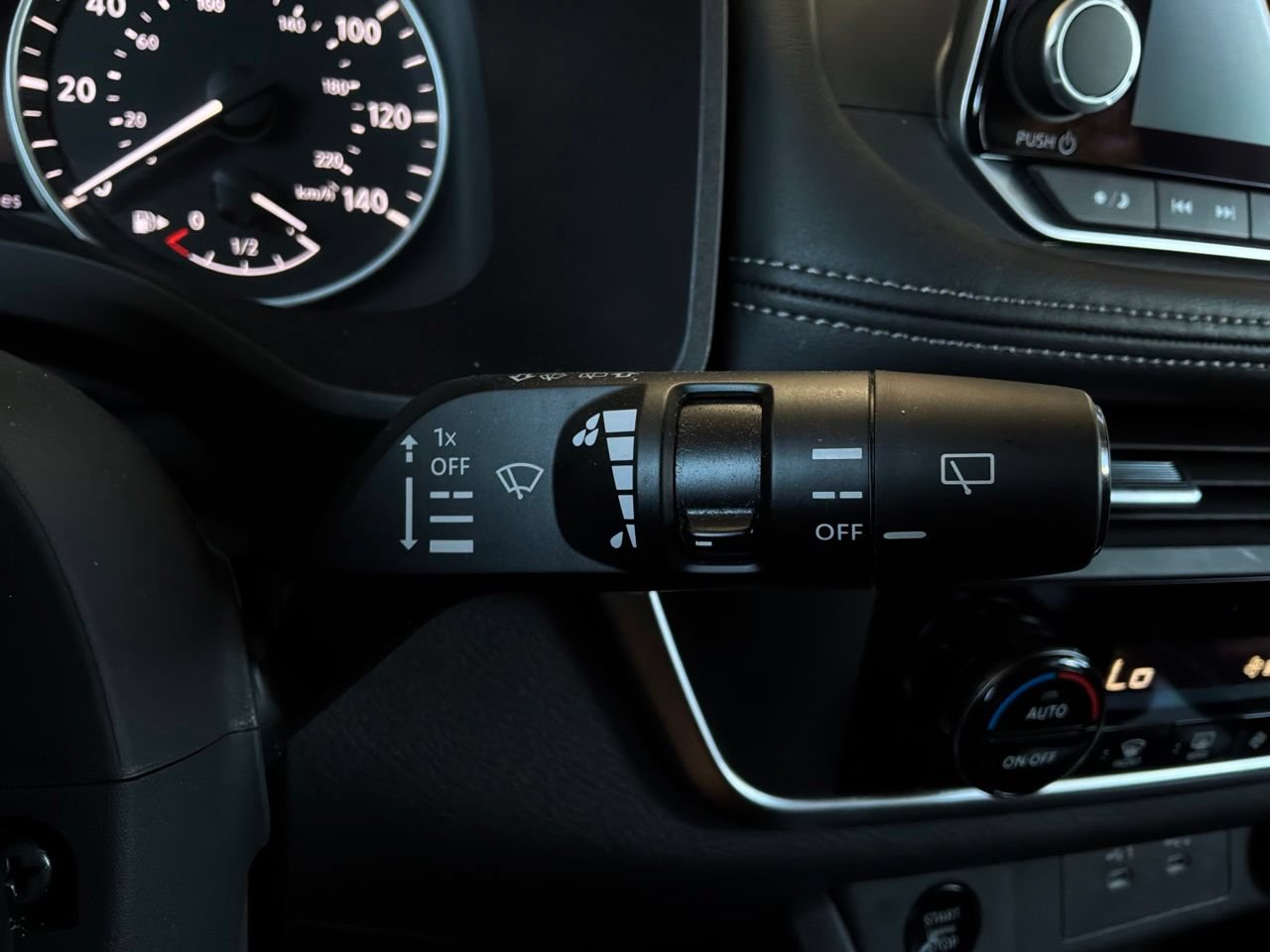 Used 2025 Nissan Rogue SV FWD image 38