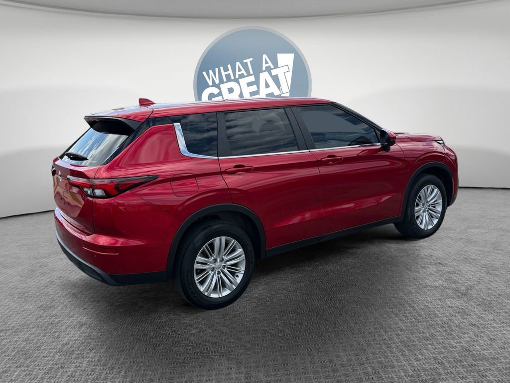 Used 2024 Mitsubishi Outlander ES AWD/4WD image 3