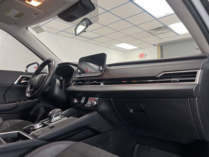 Used 2022 Mitsubishi Outlander SE AWD/4WD image 14