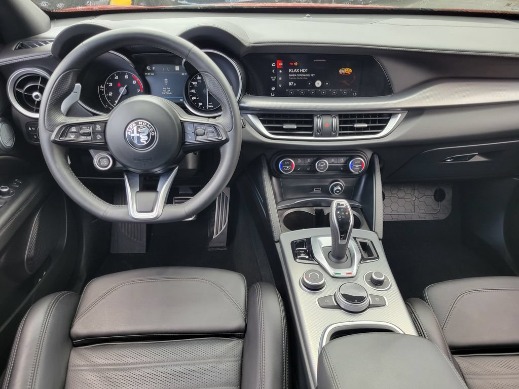 Used 2023 Alfa Romeo Stelvio Veloce AWD/4WD image 4