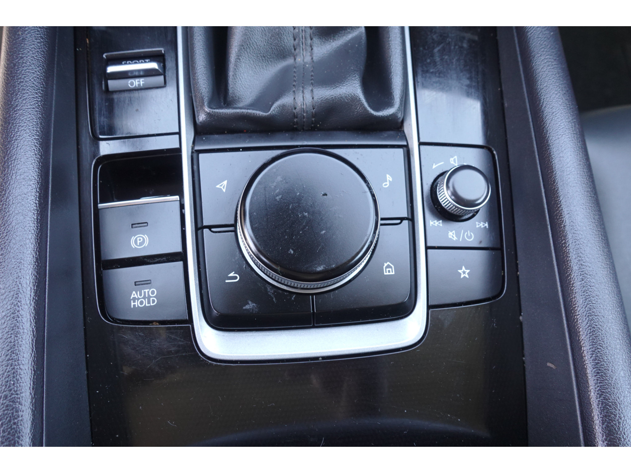 Used 2024 MAZDA MAZDA3 s FWD image 18