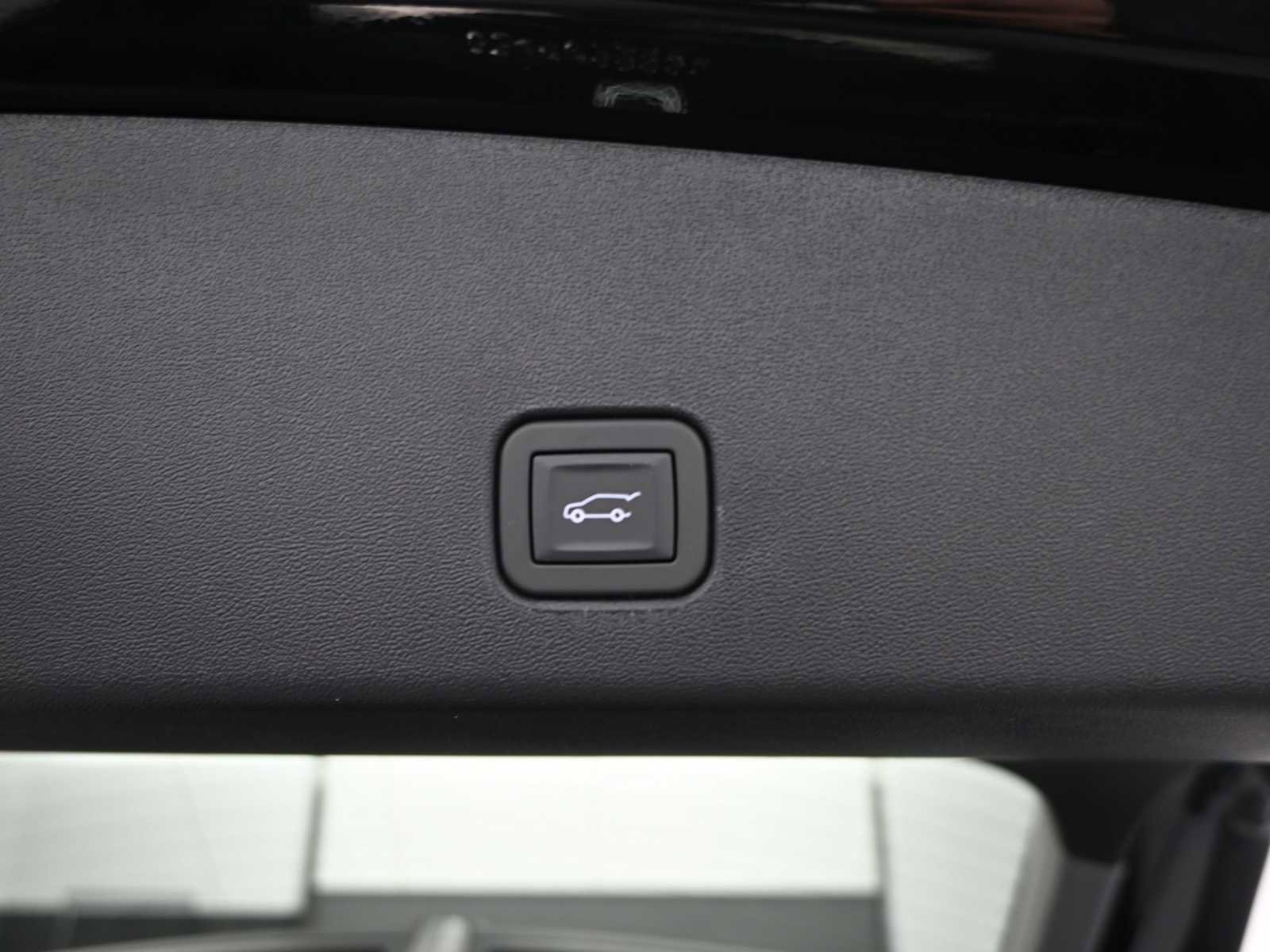 New 2025 Cadillac Optiq Sport 2 w/ LPO, ONYX Package image 26