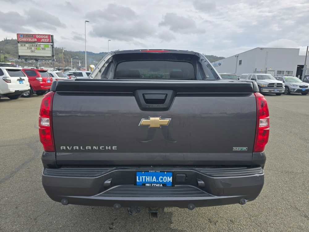 Used 2011 Chevrolet Avalanche LT w/ Regional Value Package image 4