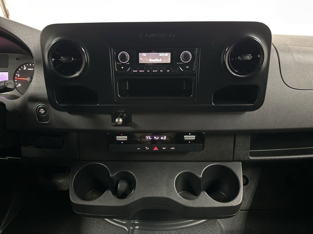 Used 2019 Freightliner Sprinter 144 RWD image 21
