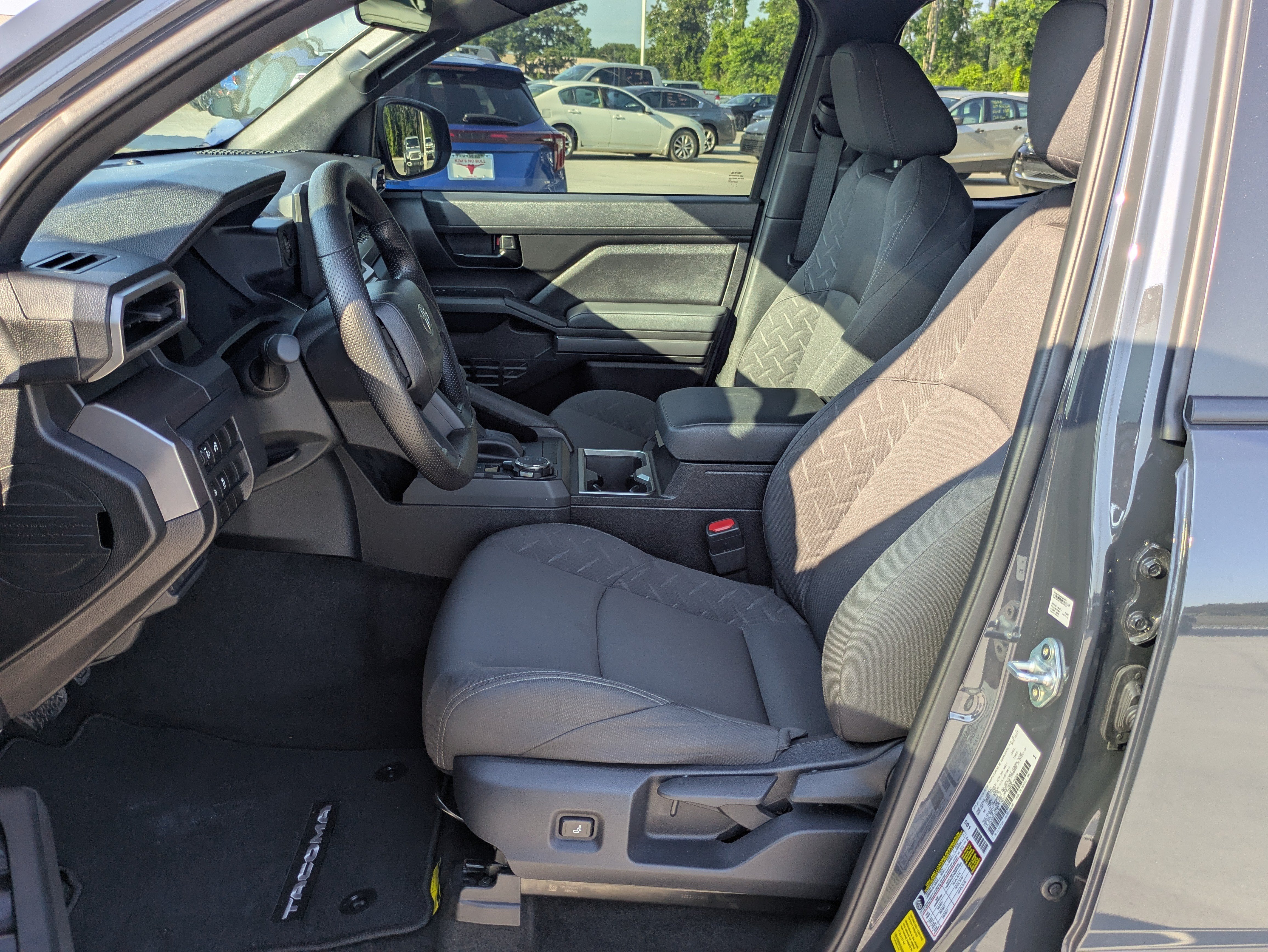 Certified 2025 Toyota Tacoma SR5 AWD/4WD image 10