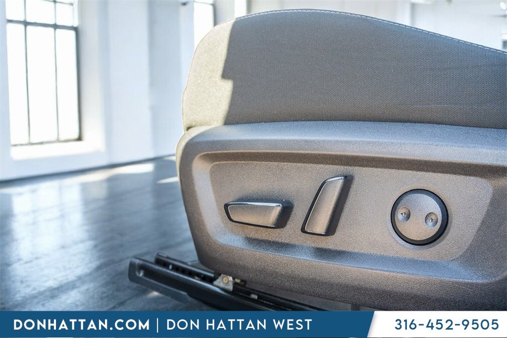 Used 2023 Nissan Rogue SV image 16