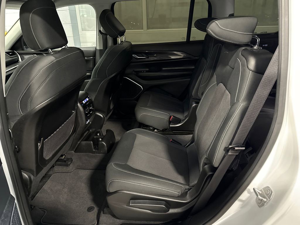 Used 2021 Jeep Grand Cherokee L Laredo w/ Luxury Tech Group I image 8