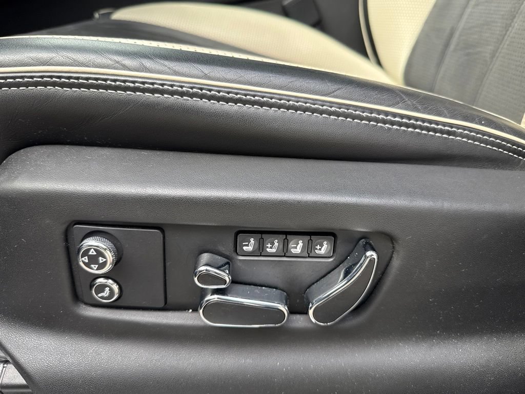 Used 2022 Bentley Bentayga AWD/4WD image 15