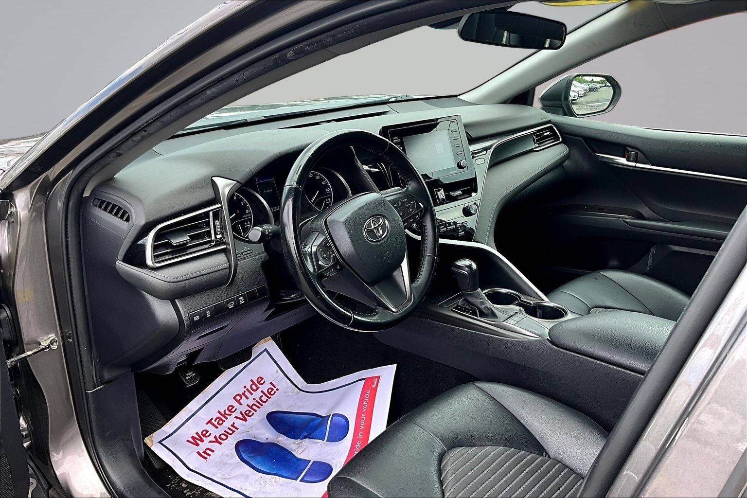 Used 2022 Toyota Camry SE FWD image 17