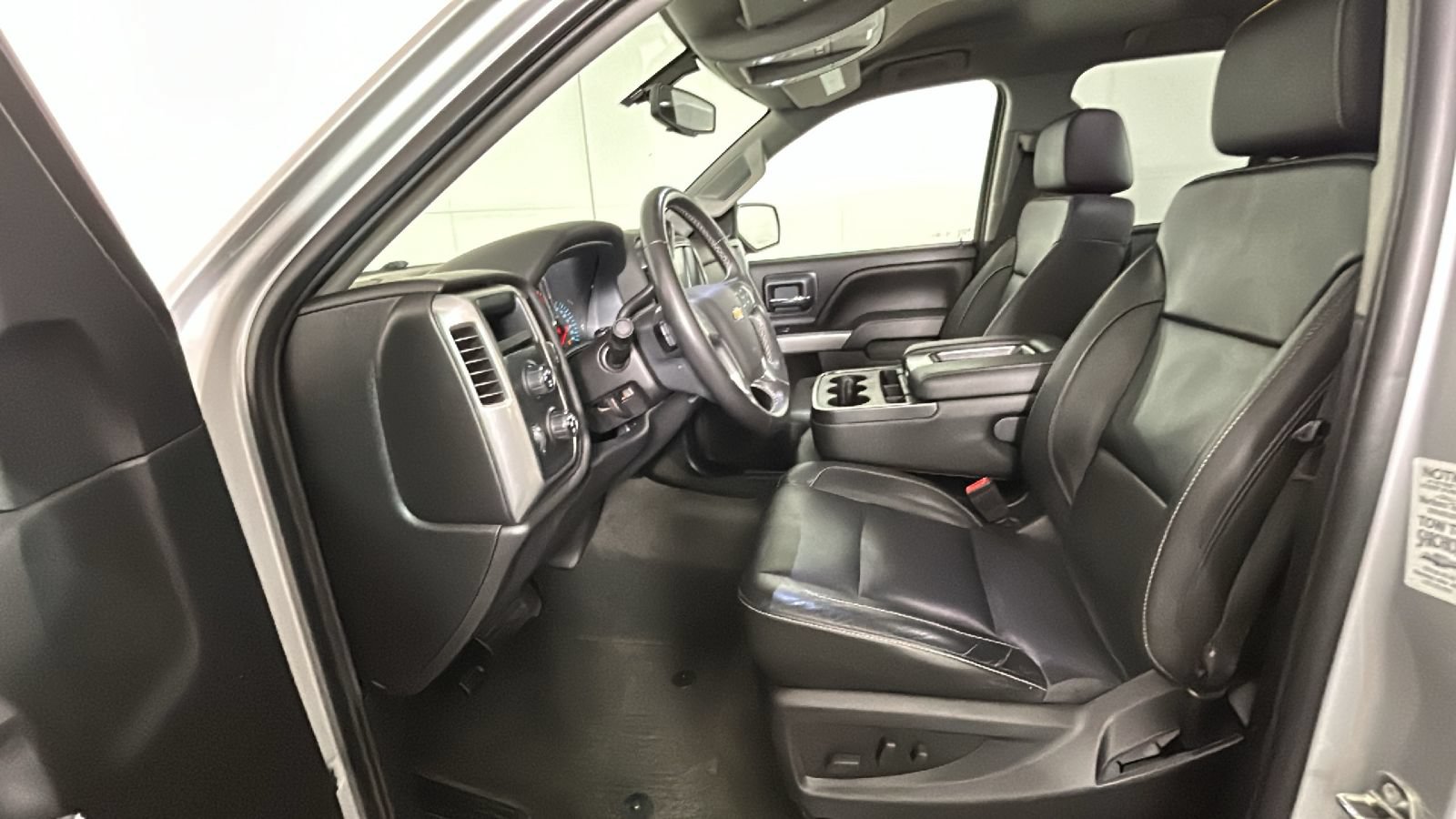 Used 2018 Chevrolet Silverado 1500 LT w/ Redline Edition AWD/4WD image 14