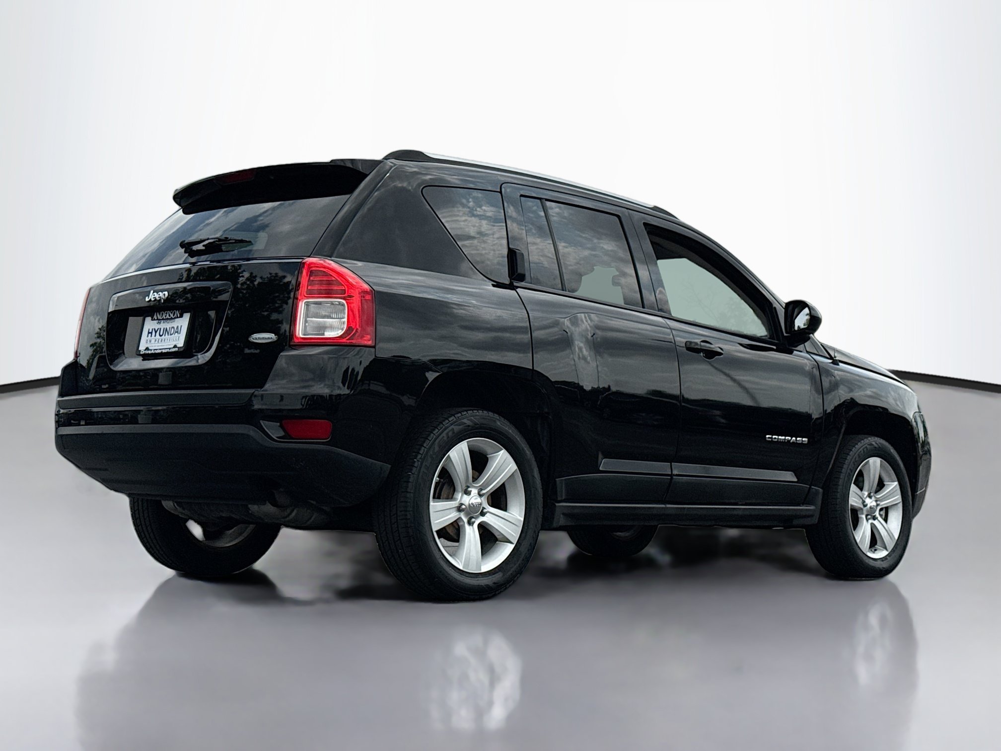 Used 2012 Jeep Compass Latitude FWD image 2