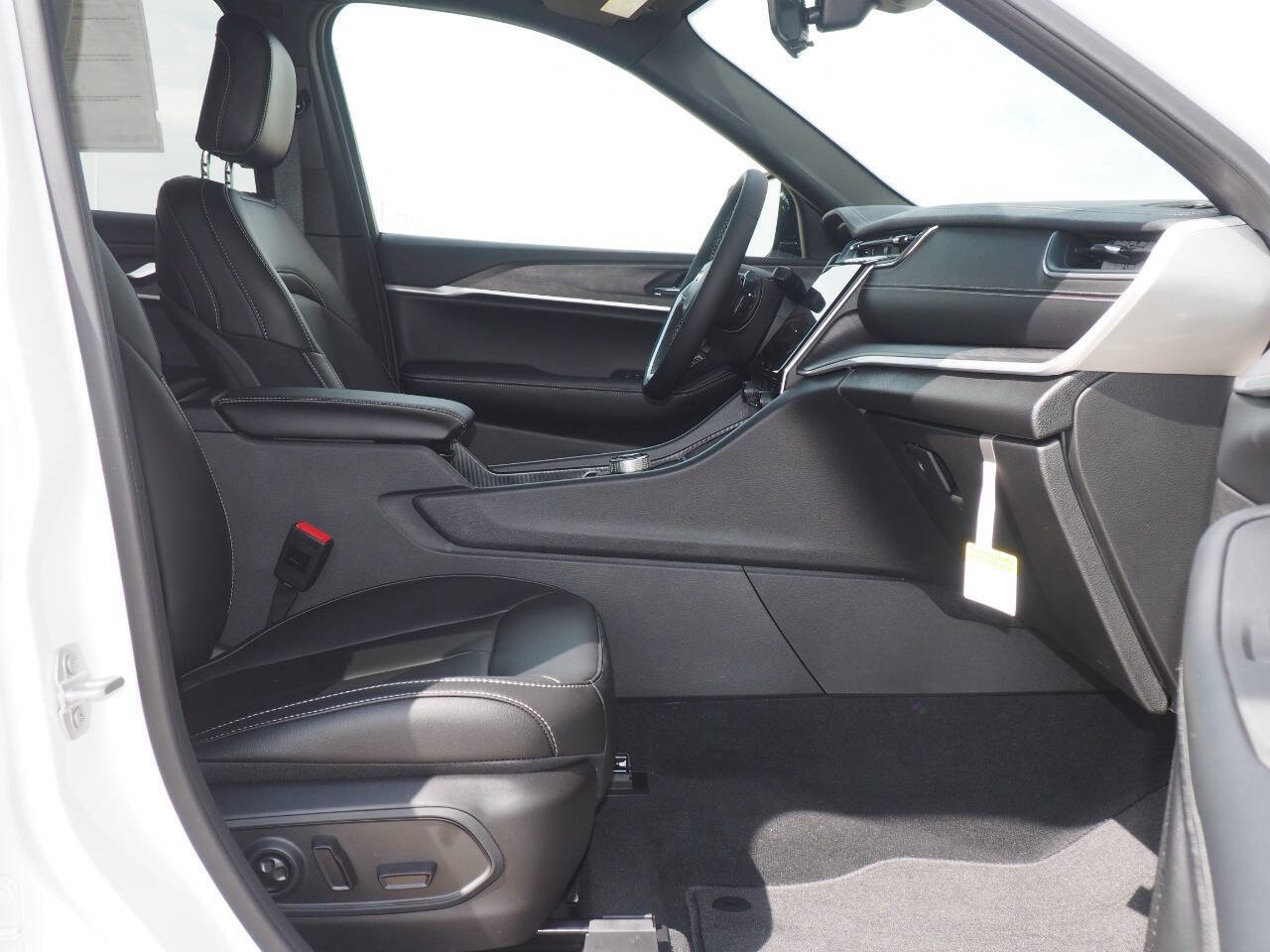 New 2025 Jeep Grand Cherokee L Limited image 11