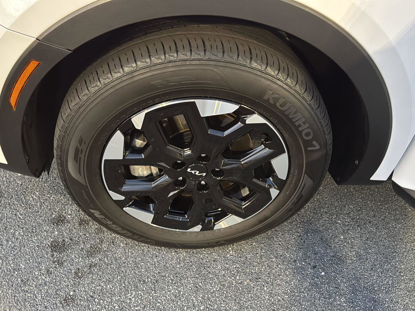 Used 2024 Kia Sorento S image 33