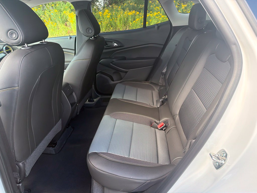 New 2026 Chevrolet Trax LT w/ LT Convenience Package FWD image 26