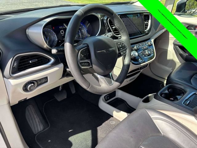 Used 2023 Chrysler Pacifica Touring-L FWD image 8