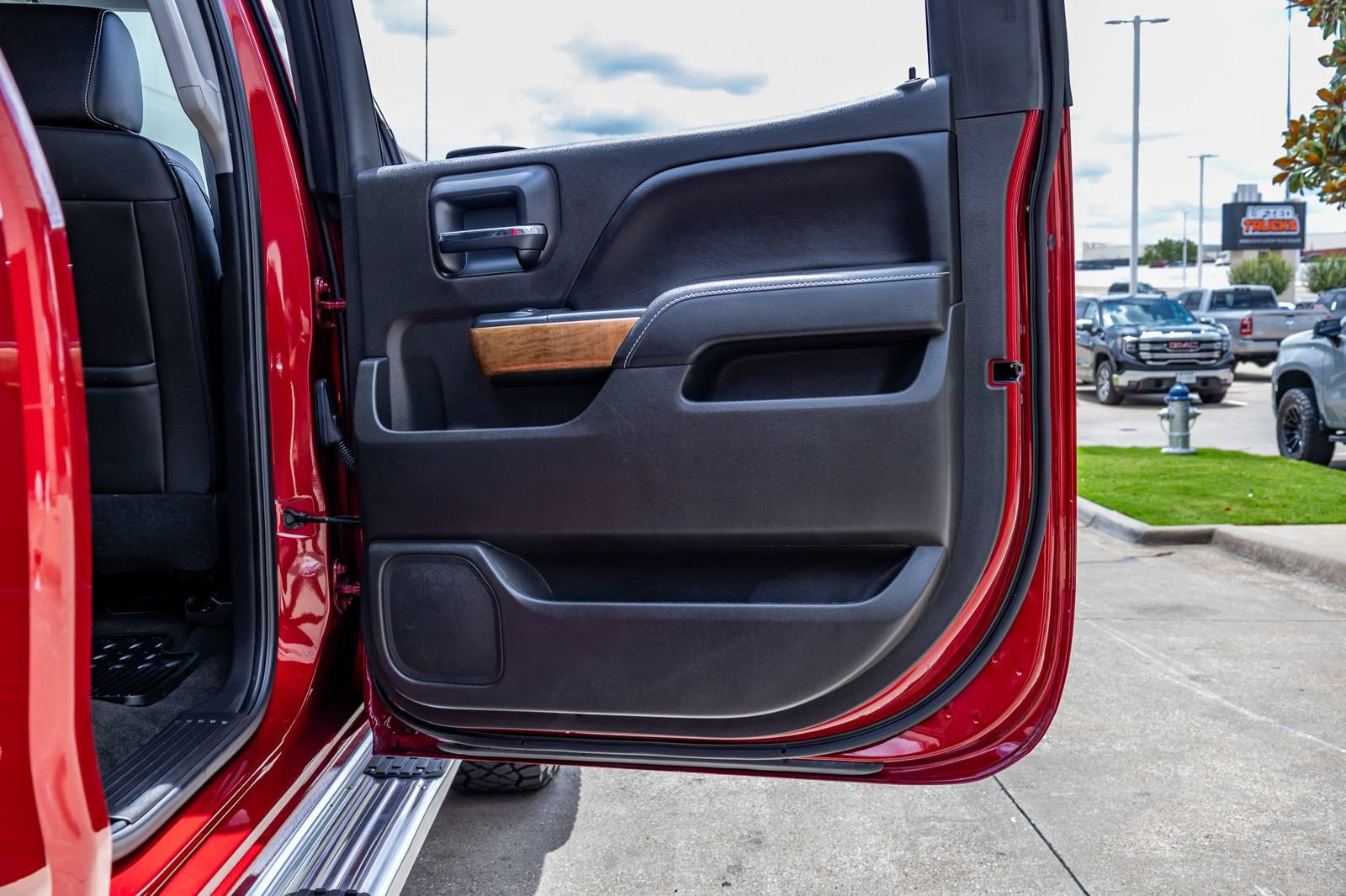 Used 2018 Chevrolet Silverado 1500 LTZ w/ Sport Package AWD/4WD image 37
