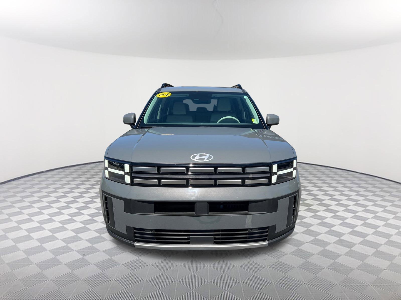 Used 2024 Hyundai Santa Fe SEL image 2