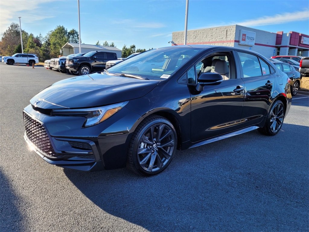 Certified 2025 Toyota Corolla SE image 3