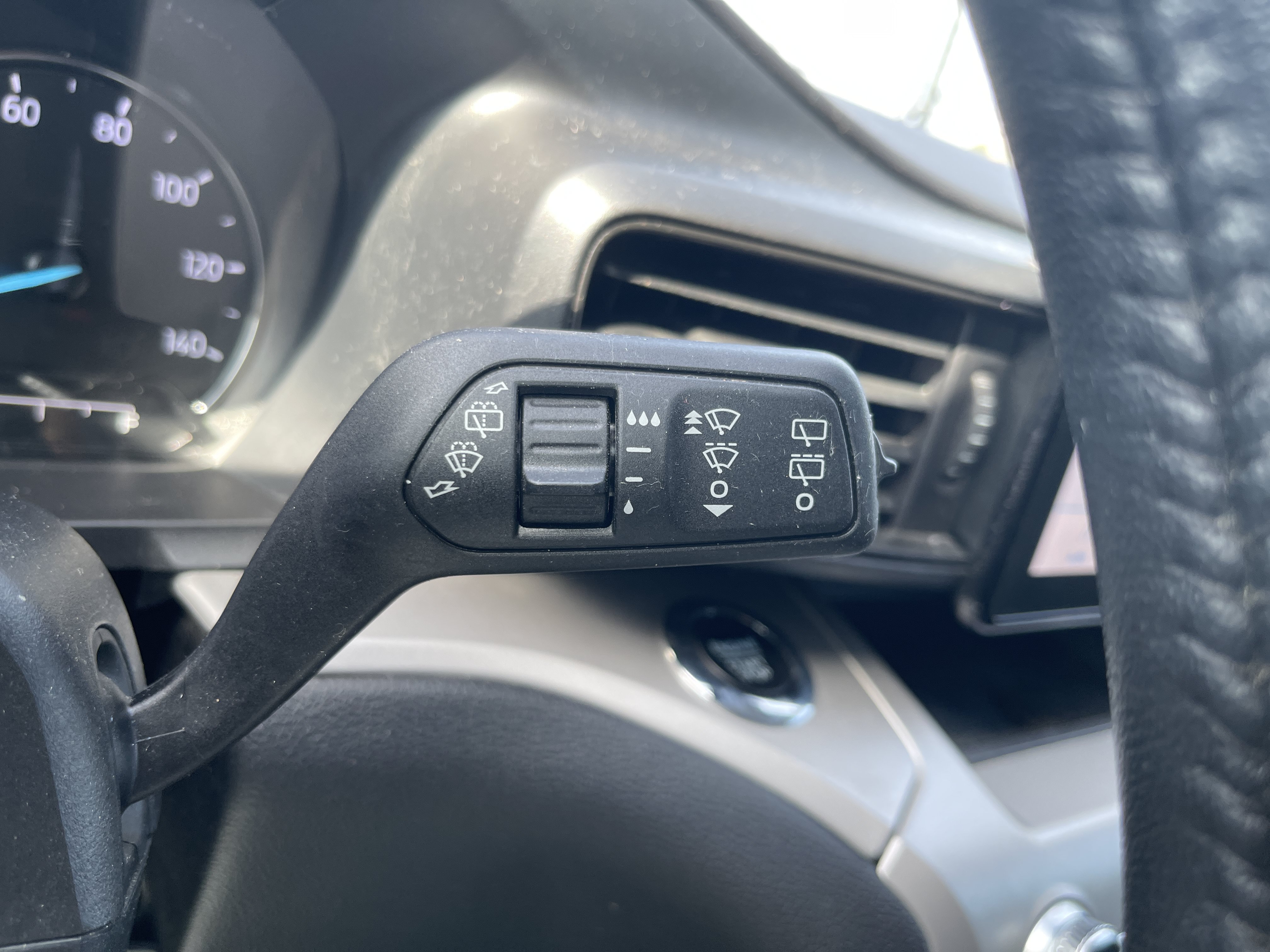 Used 2024 Ford Explorer XLT RWD image 22