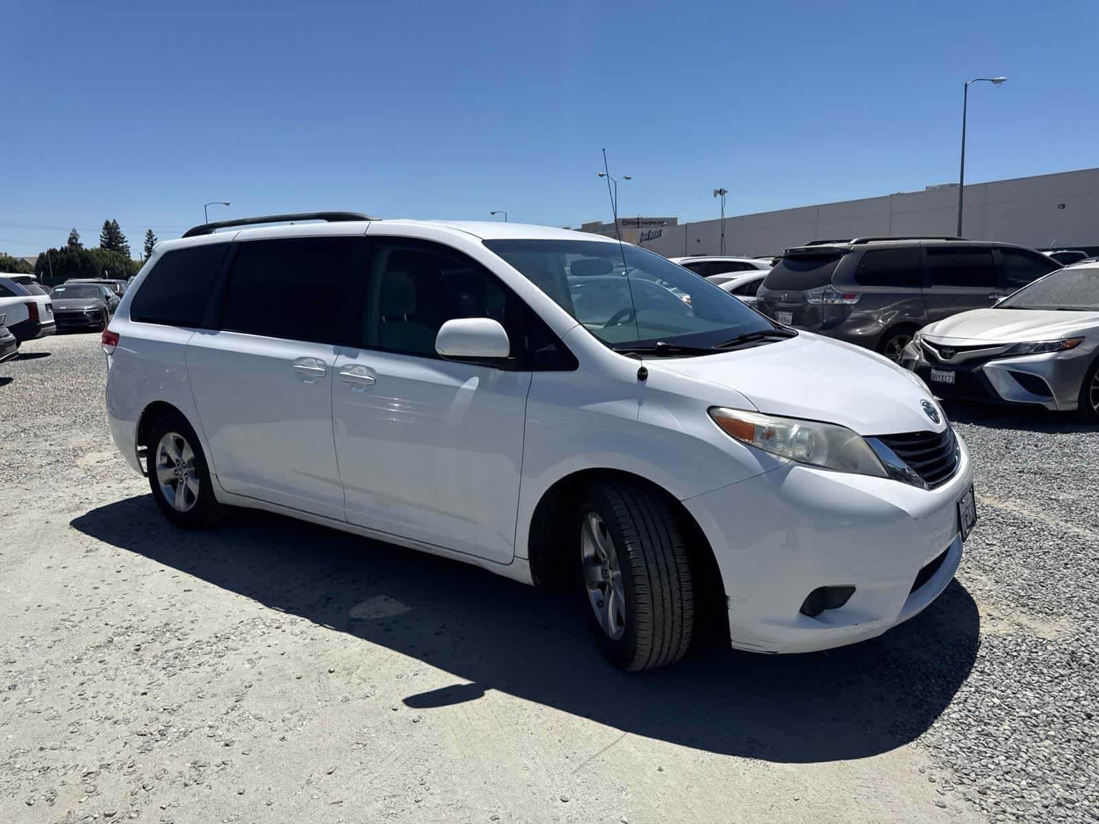 Used 2012 Toyota Sienna LE FWD video 2