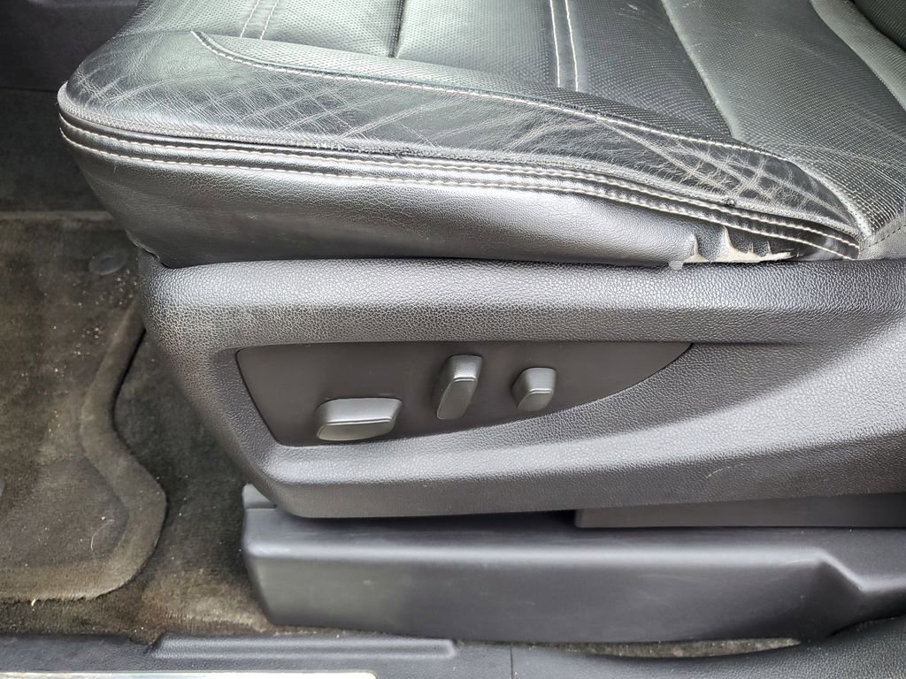 Used 2015 GMC Yukon Denali w/ Premium Package image 11