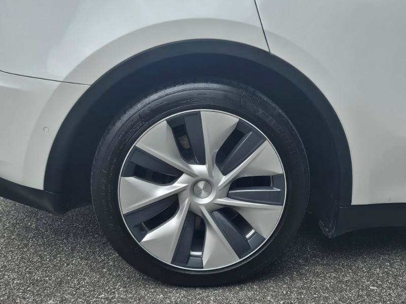 Used 2021 Tesla Model Y Long Range AWD/4WD image 16