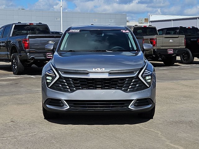 Used 2024 Kia Sportage LX FWD image 2