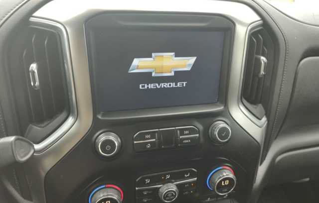 Used 2022 Chevrolet Silverado 1500 LT Trail Boss w/ Safety Package AWD/4WD image 8