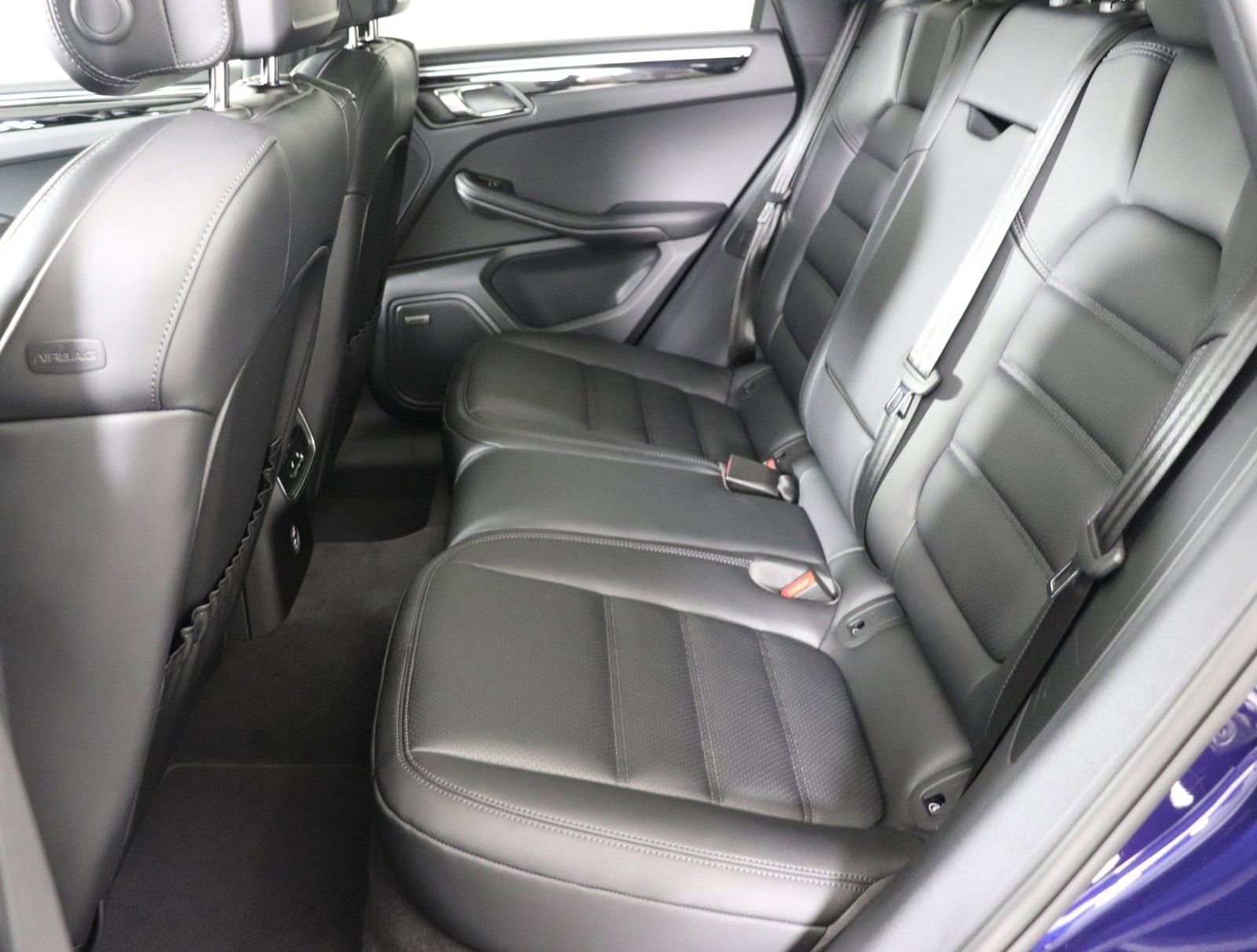 Certified 2025 Porsche Macan image 17