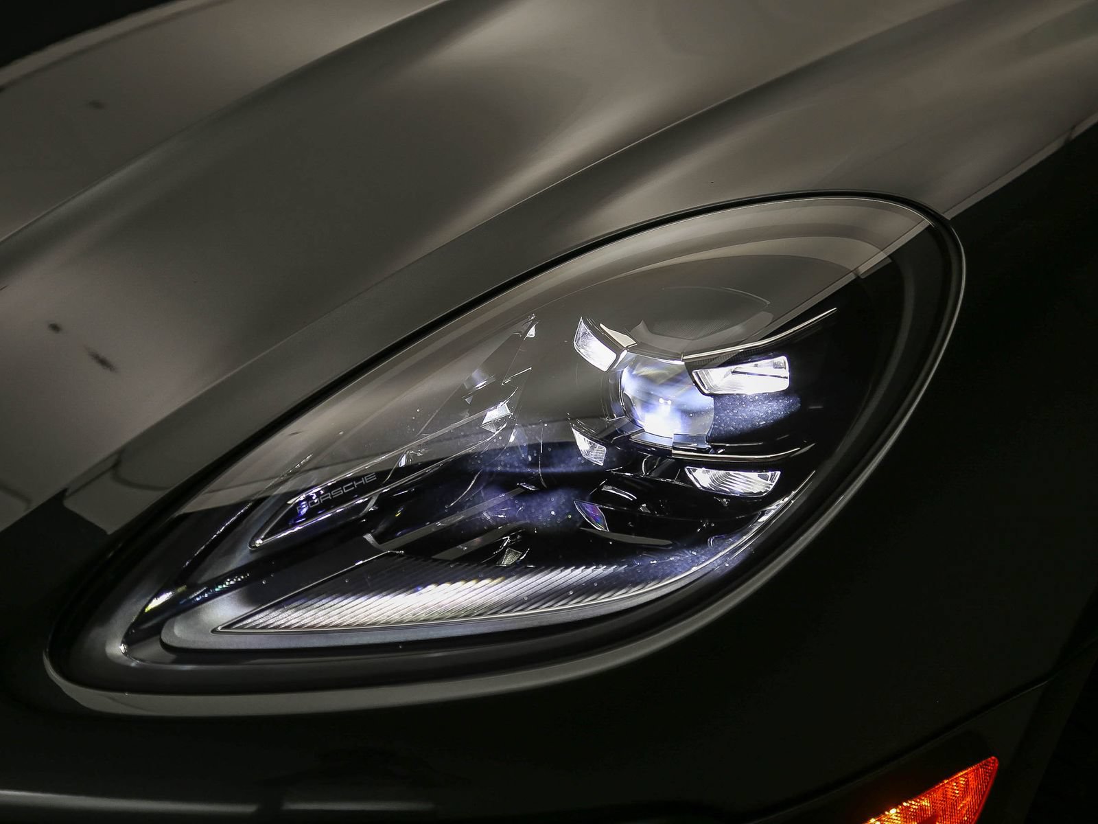 Certified 2025 Porsche Macan S AWD/4WD image 9