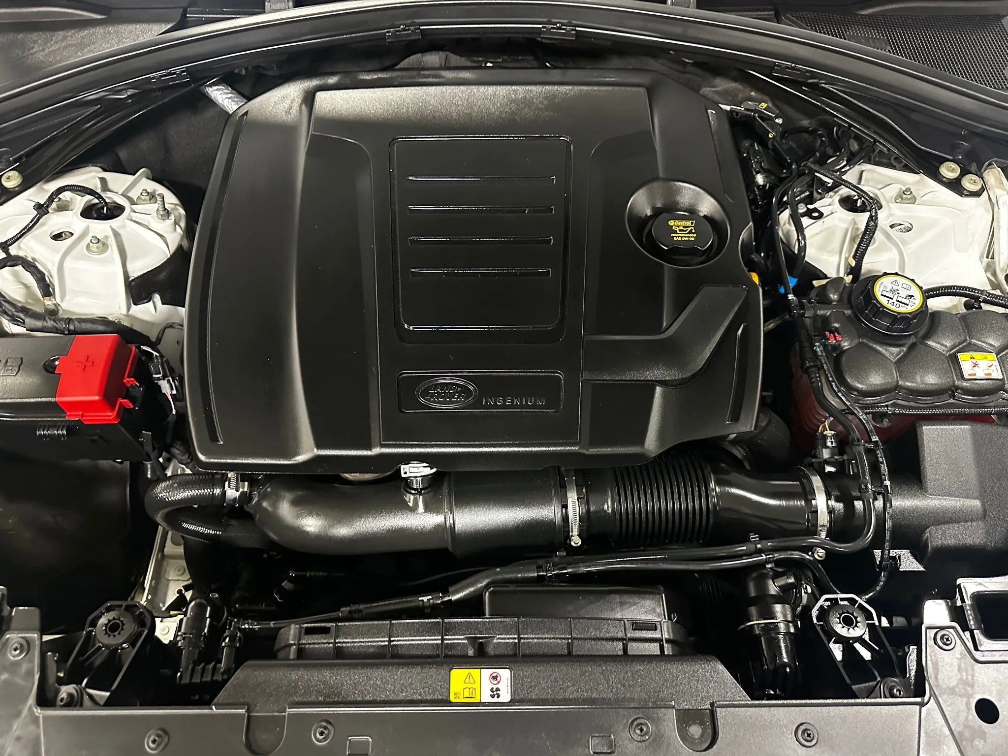Used 2019 Land Rover Range Rover Velar R-Dynamic SE image 27