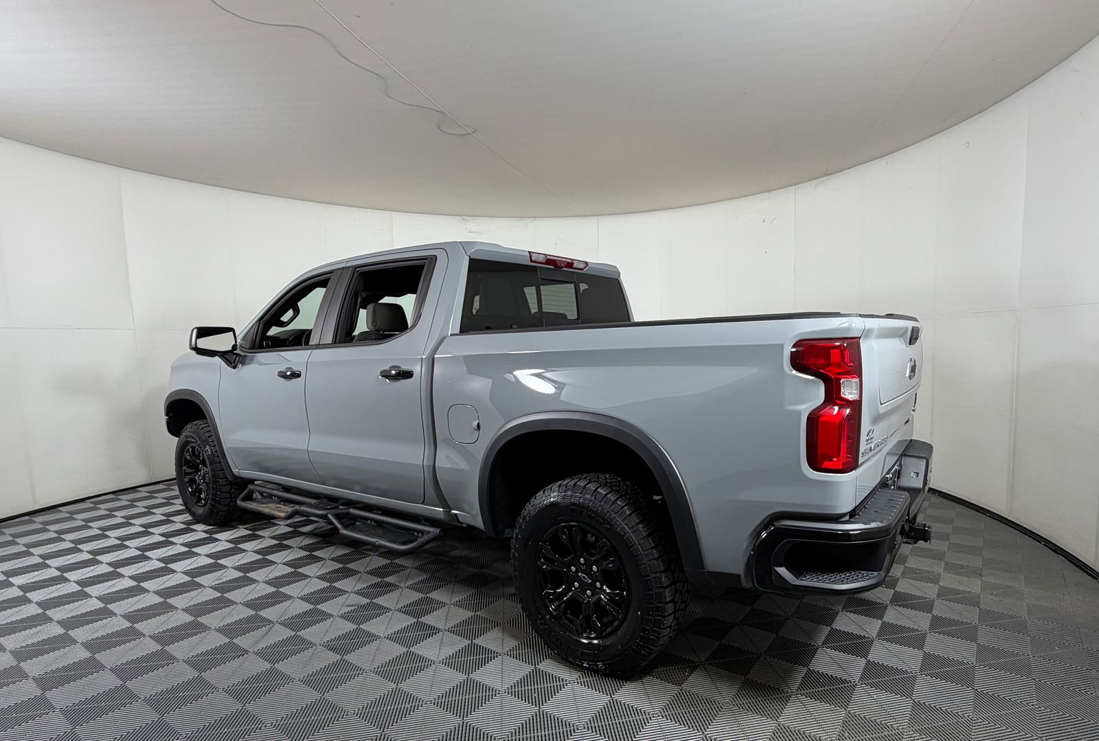 Used 2024 Chevrolet Silverado 1500 ZR2 w/ Technology Package AWD/4WD image 3