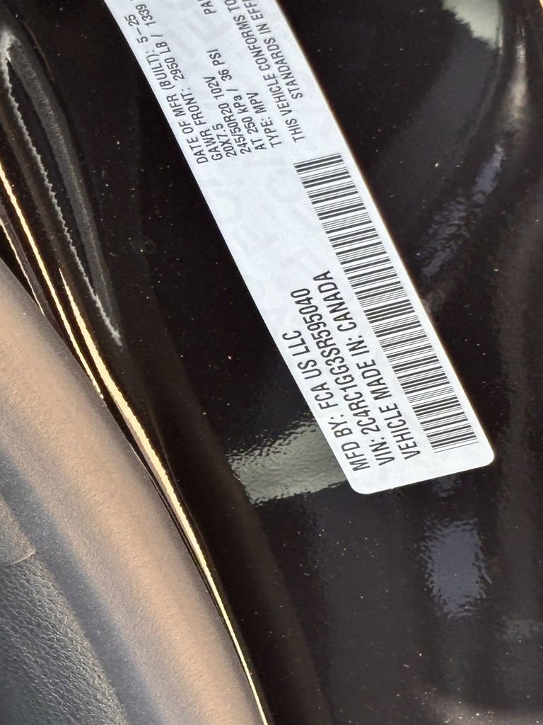 New 2025 Chrysler Pacifica Limited w/ Uconnect Theater Family Group image 25