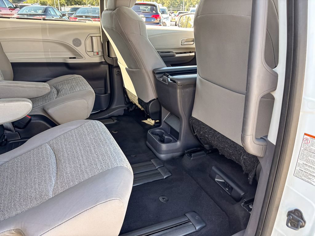 Used 2023 Toyota Sienna LE image 38