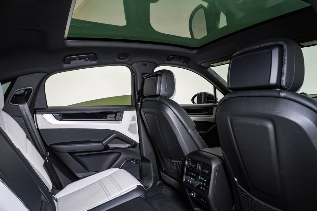 Certified 2026 Porsche Cayenne Coupe AWD/4WD image 16