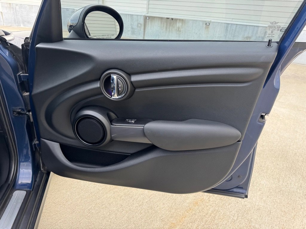 Used 2016 MINI Cooper 4-Door Hardtop image 22