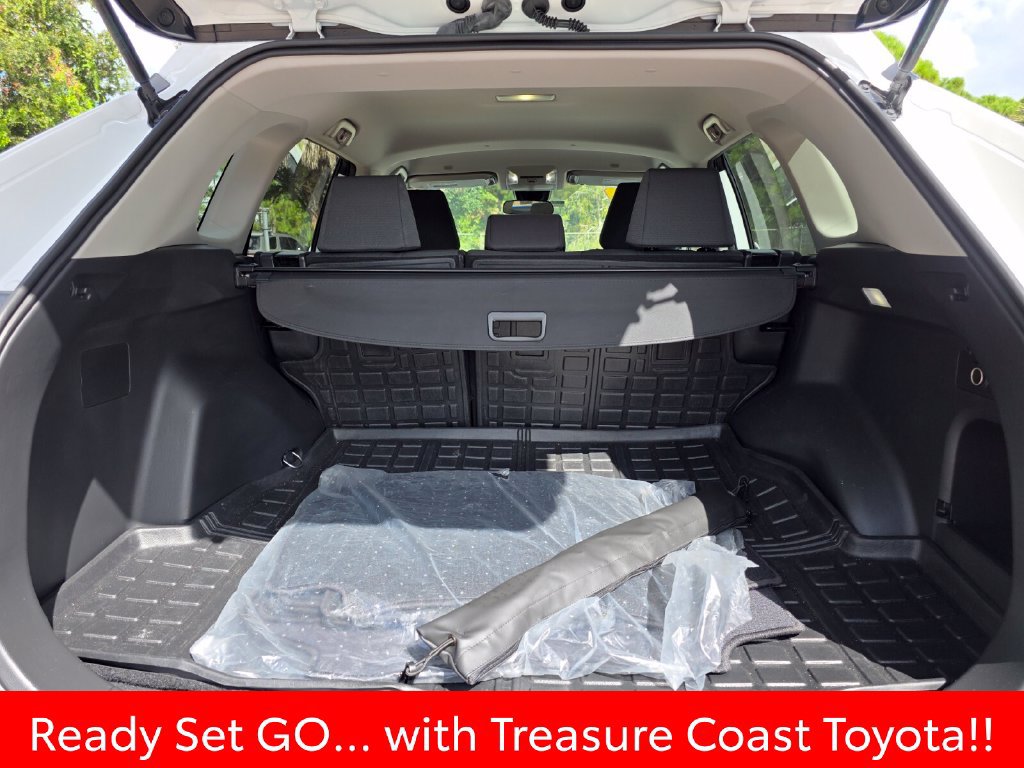 Used 2025 Toyota RAV4 XLE AWD/4WD image 20